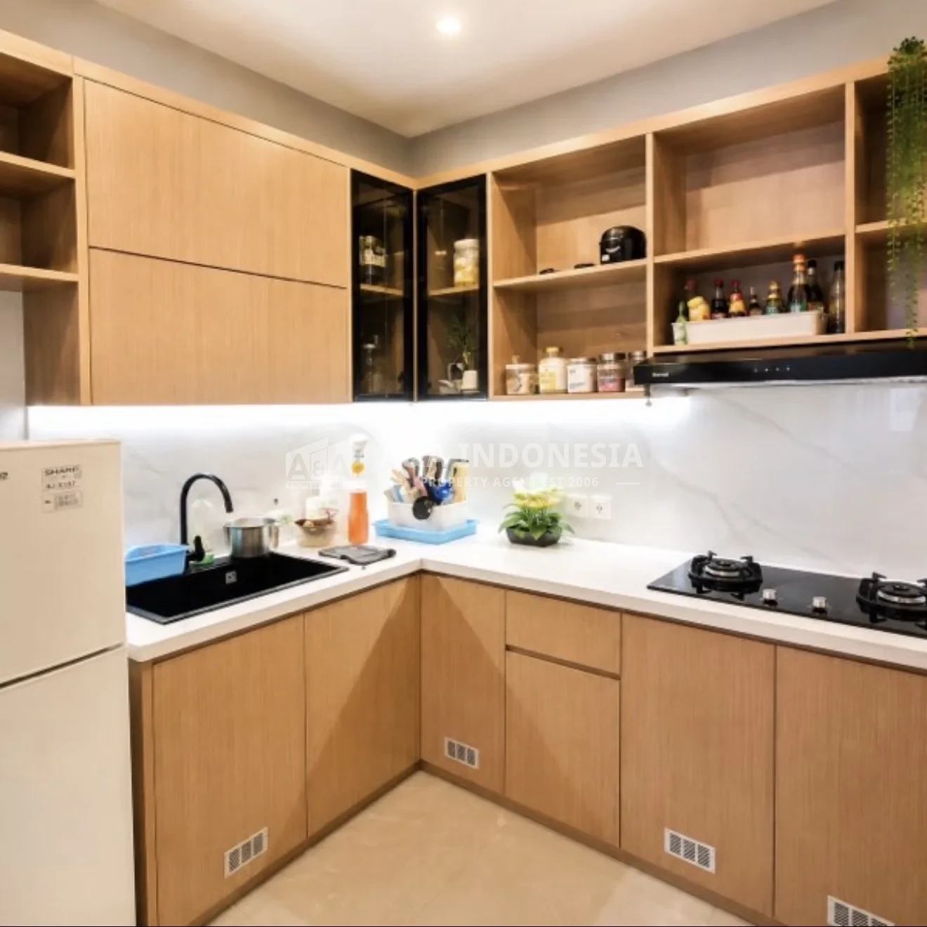 Dijual Rumah Full Furnished Grand Pakuwon Surabaya Barat Dekat Food Junction Type Queensland - Thumbnail 3