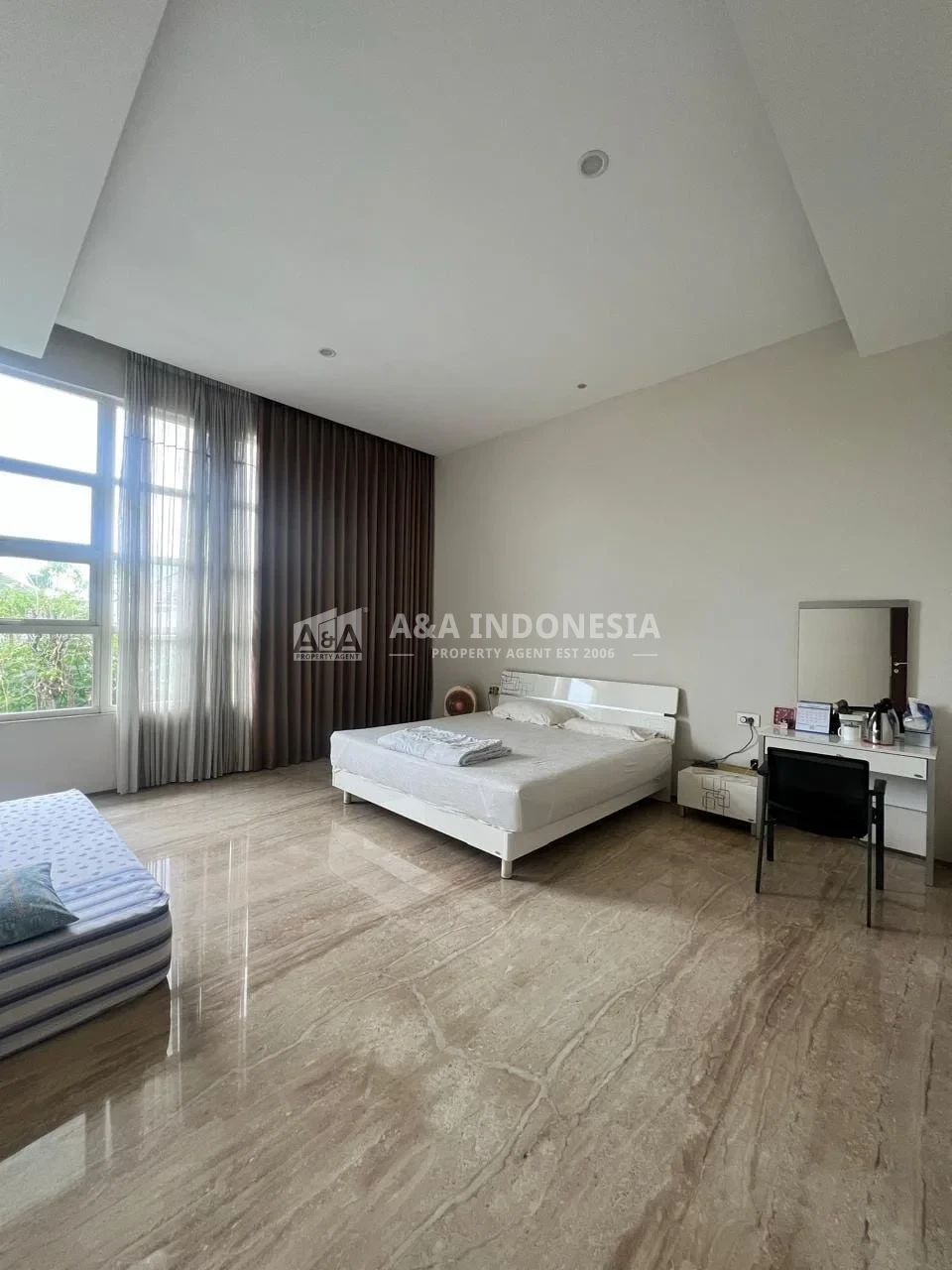 Dijual / Disewakan Rumah Mewah 2 Lantai International Village Lokasi Premium Citraland Utama Surabaya - Thumbnail 3