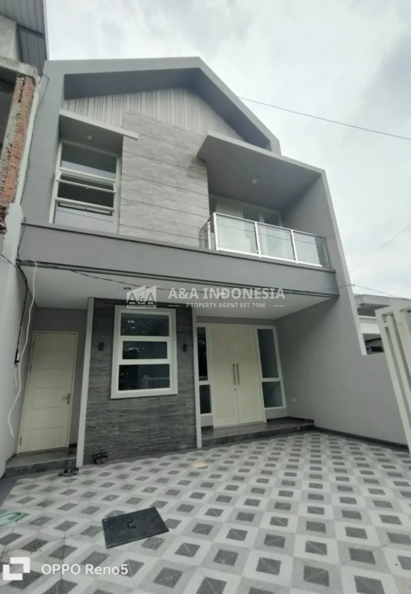 Dijual Rumah 2 Lantai Manyar Surabaya Timur, LT 140 m² SHM, 4+1 KT - Thumbnail 2