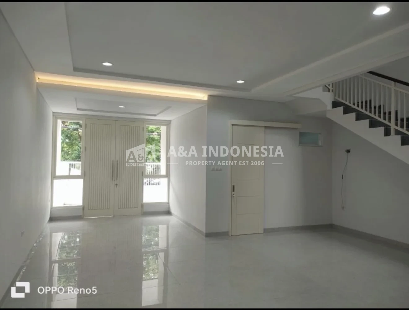 Dijual Rumah 2 Lantai Manyar Surabaya Timur, LT 140 m² SHM, 4+1 KT - Thumbnail 3