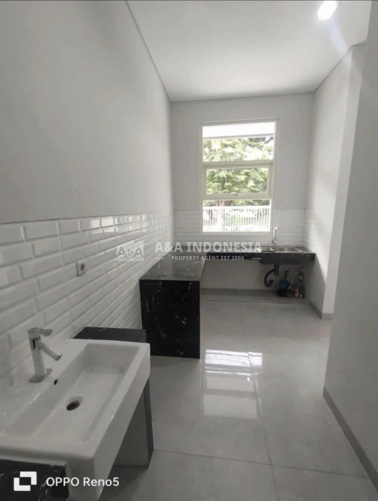 Dijual Rumah 2 Lantai Manyar Surabaya Timur, LT 140 m² SHM, 4+1 KT - Thumbnail 5