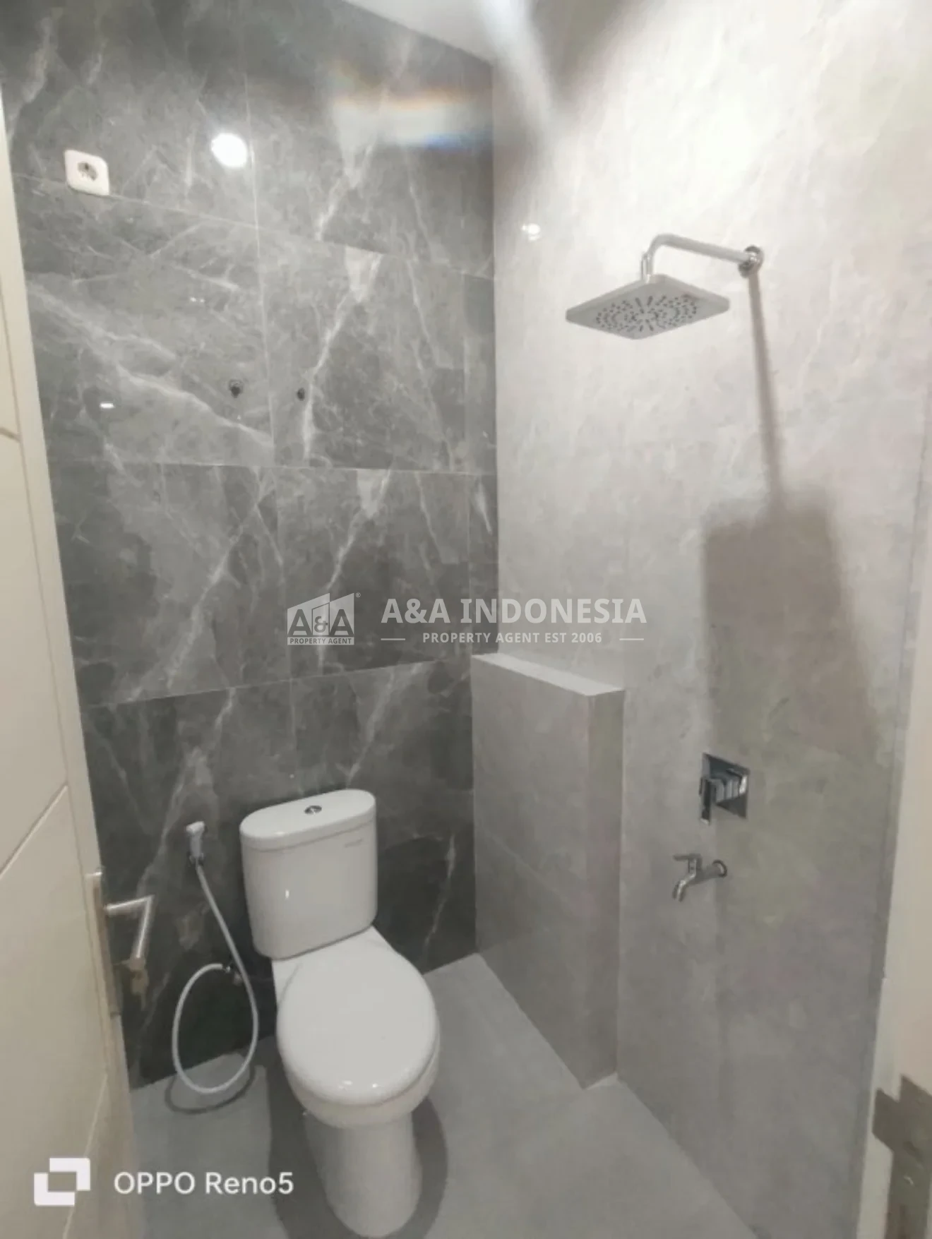 Dijual Rumah 2 Lantai Manyar Surabaya Timur, LT 140 m² SHM, 4+1 KT - Thumbnail 7