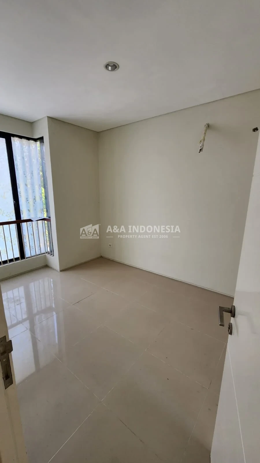 Disewakan Rumah Minimalis Northwest Lake Citraland Surabaya Barat - Thumbnail 3
