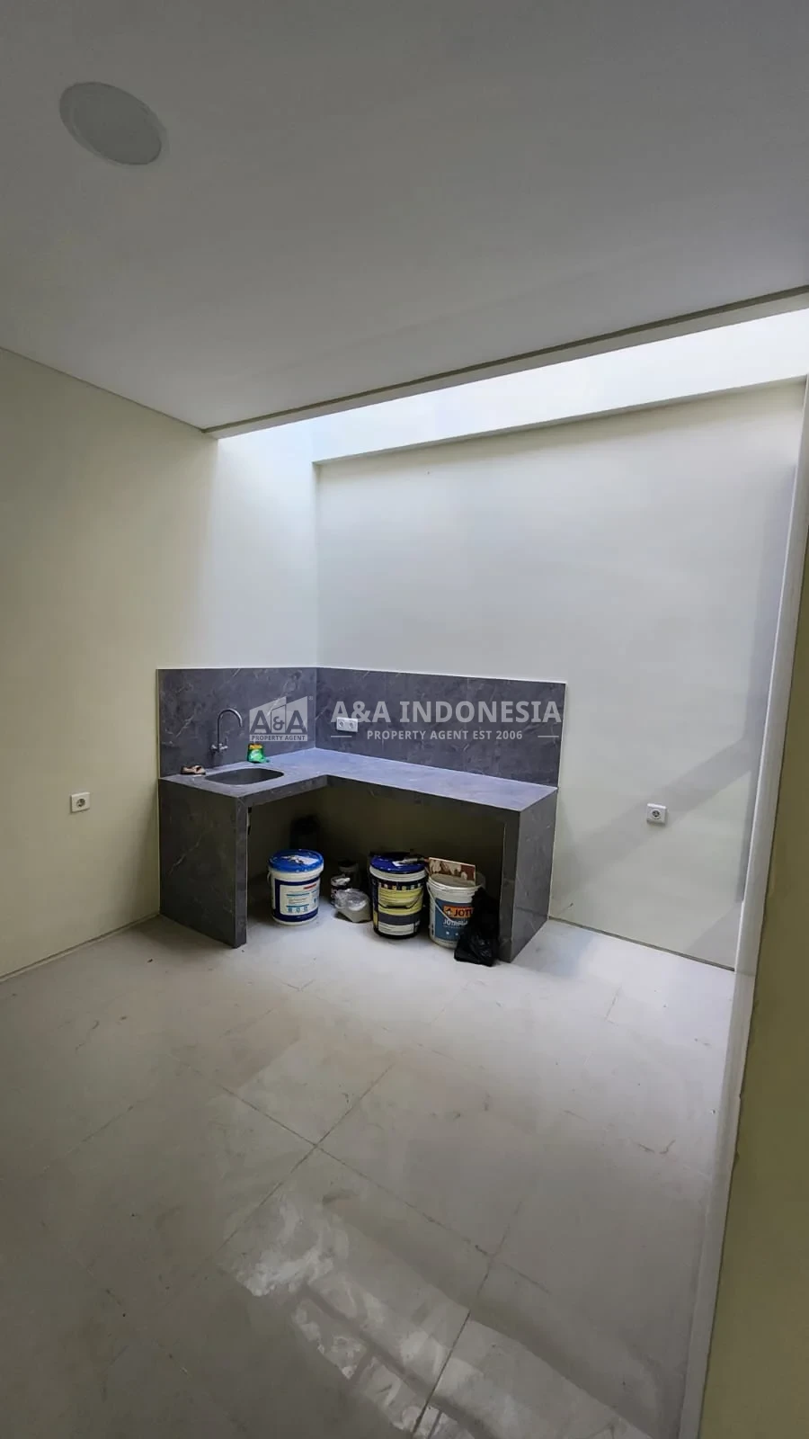 Disewakan Rumah Minimalis Northwest Lake Citraland Surabaya Barat - Thumbnail 4