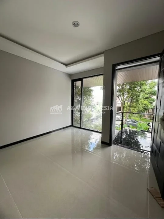 Jual Rumah Mewah 3 Lantai Minimalis Modern Woodland Lokasi Premium Citraland Utama Surabaya - Thumbnail 3