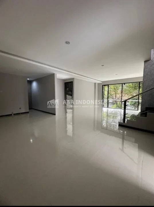 Jual Rumah Mewah 3 Lantai Minimalis Modern Woodland Lokasi Premium Citraland Utama Surabaya - Thumbnail 4