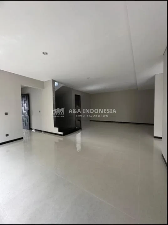 Jual Rumah Mewah 3 Lantai Minimalis Modern Woodland Lokasi Premium Citraland Utama Surabaya - Thumbnail 5