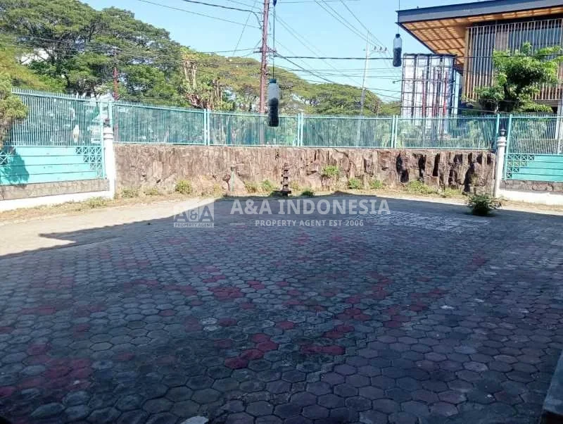Disewakan Rumah Dengan Lokasi Prima Di Jalan Raya Kupang Indah, Surabaya Barat - Thumbnail 2