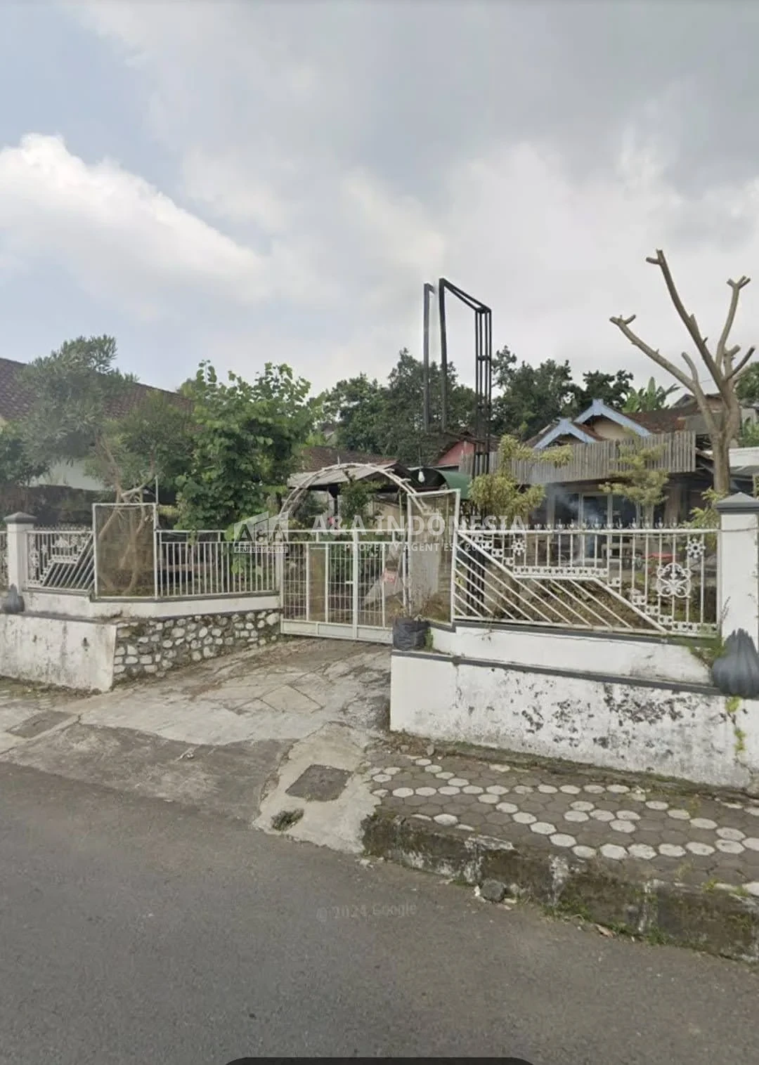 Dijual rumah hitung tanah lokasi strategis di Raya Pahlawan, Trawas Mojokerto - Image 1