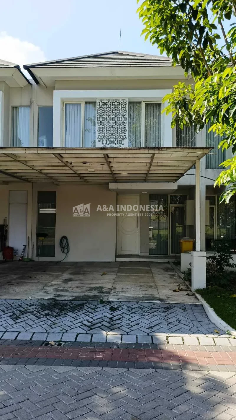 Dijual murah rumah lokasi strategis di Grand Pakuwon, Surabaya Barat - Image 1