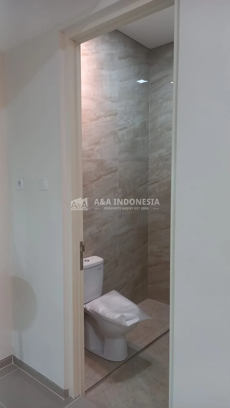 Rumah Baru 2 Lantai Semi Furnish Murah Strategis Griya Asri Pakuwon City Surabaya - Thumbnail 3