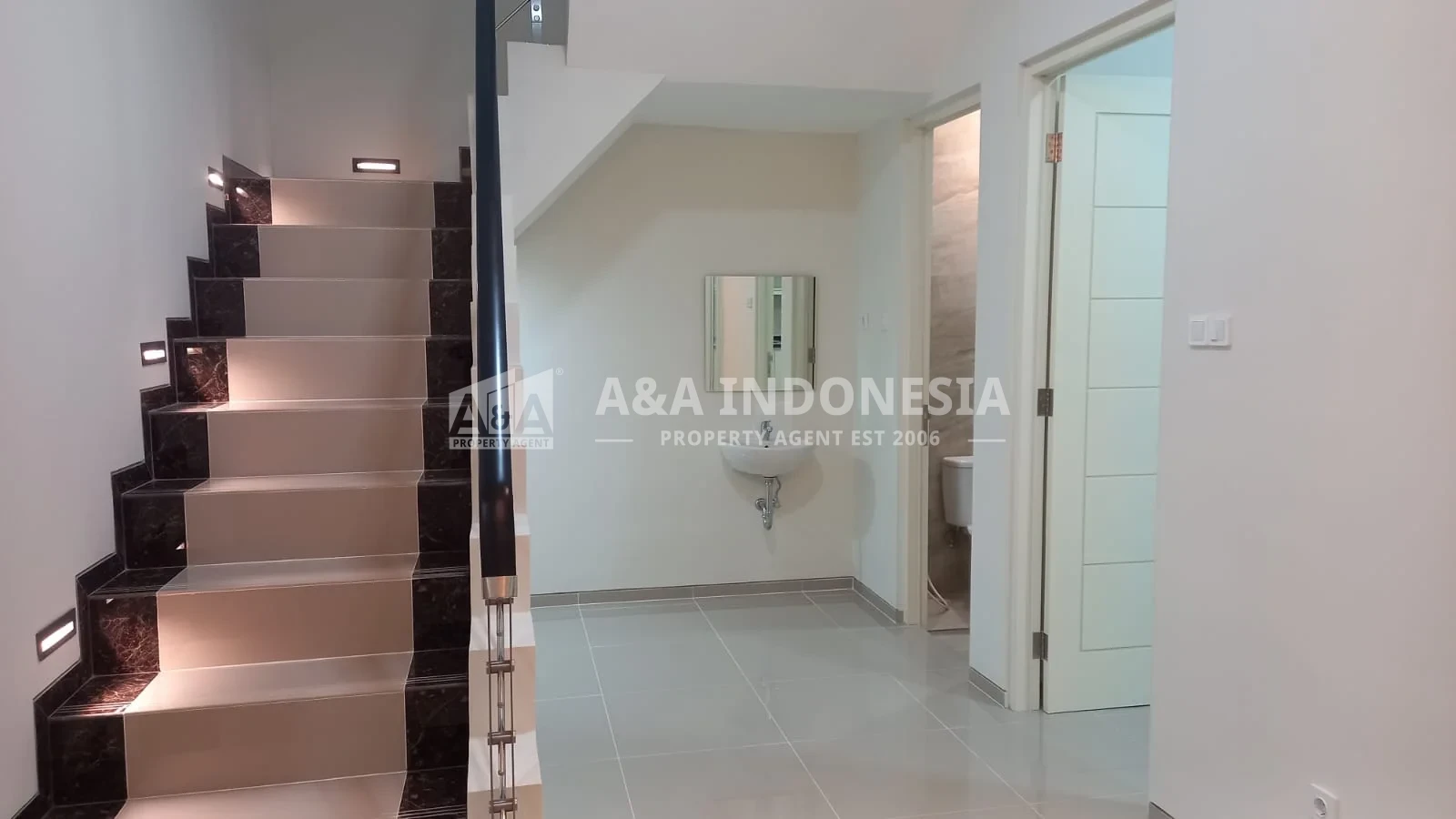 Rumah BAru 2 Lantai Murah Strategis Semi Furnish Griya Asri Pakuwon City Surabaya - Thumbnail 5