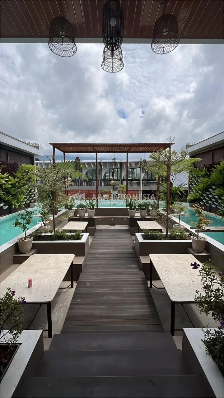 Cafe Premium Dijual di Kota Batu Jawa Timur, 3 Lantai, Fully Furnished & Masih Beroperasi - Thumbnail 2