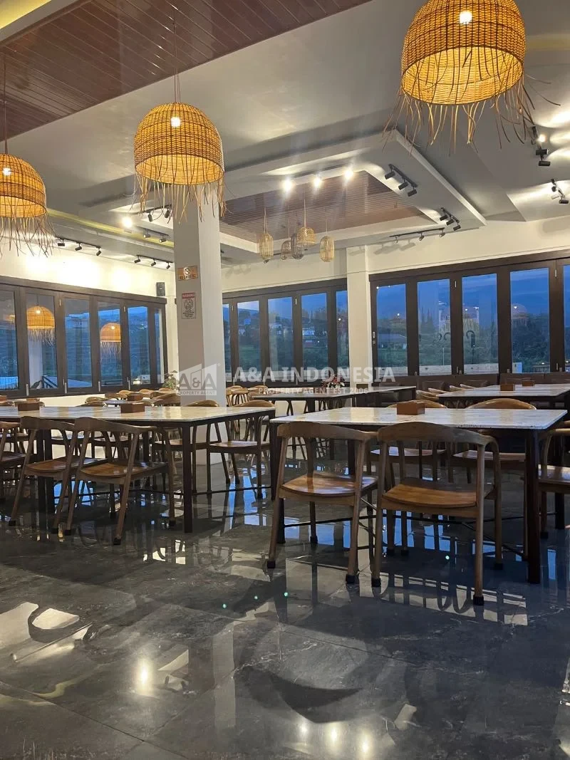 Cafe Premium Dijual di Kota Batu Jawa Timur, 3 Lantai, Fully Furnished & Masih Beroperasi - Thumbnail 3