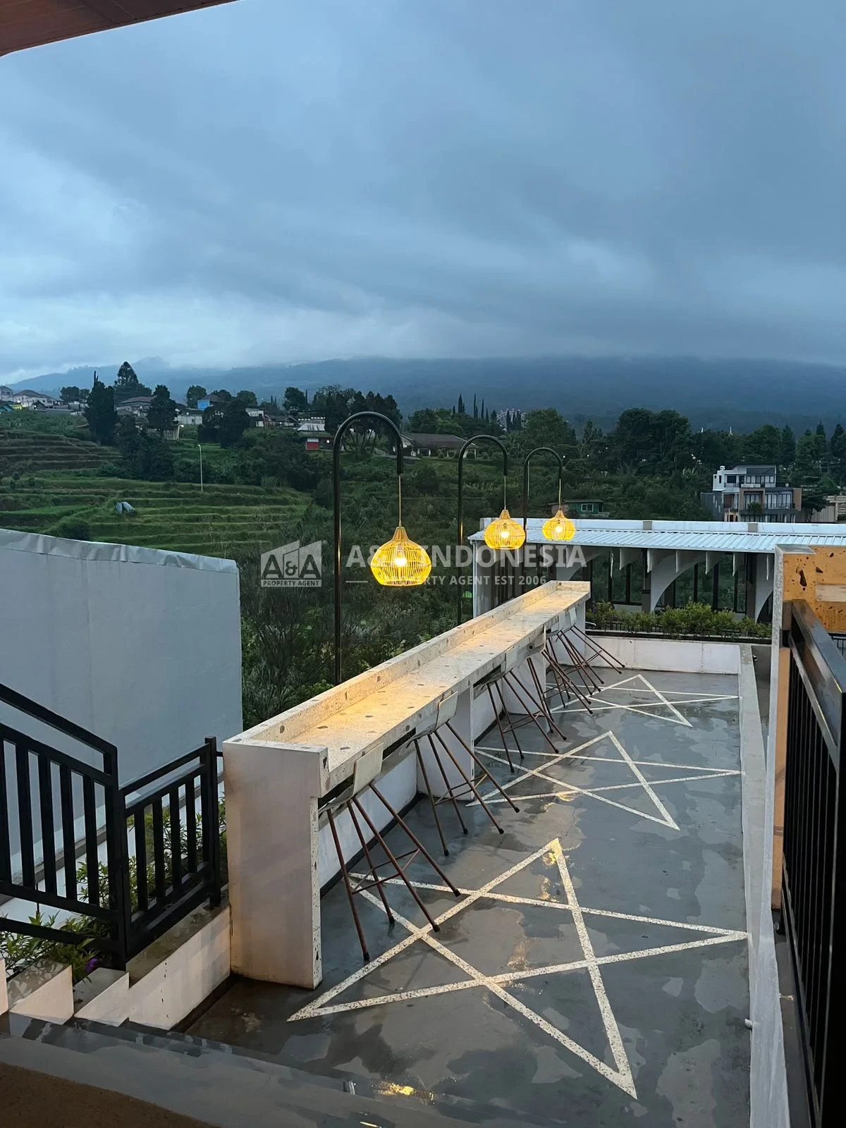 Cafe Premium Dijual di Kota Batu Jawa Timur, 3 Lantai, Fully Furnished & Masih Beroperasi - Thumbnail 5