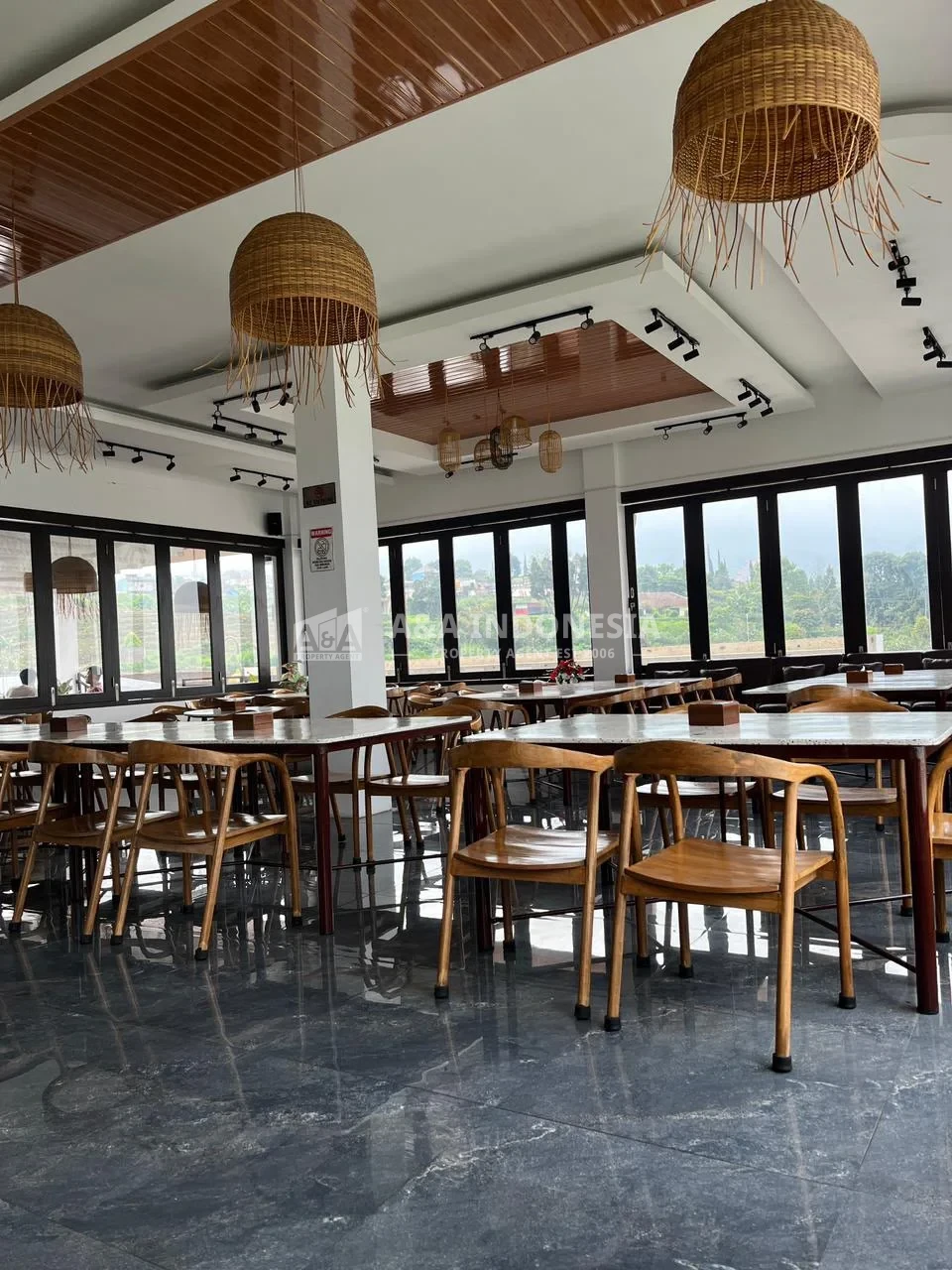 Cafe Premium Dijual di Kota Batu Jawa Timur, 3 Lantai, Fully Furnished & Masih Beroperasi - Thumbnail 6