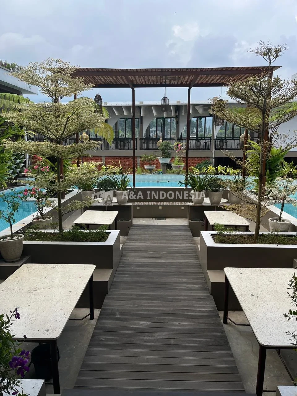 Cafe Premium Dijual di Kota Batu Jawa Timur, 3 Lantai, Fully Furnished & Masih Beroperasi - Thumbnail 7