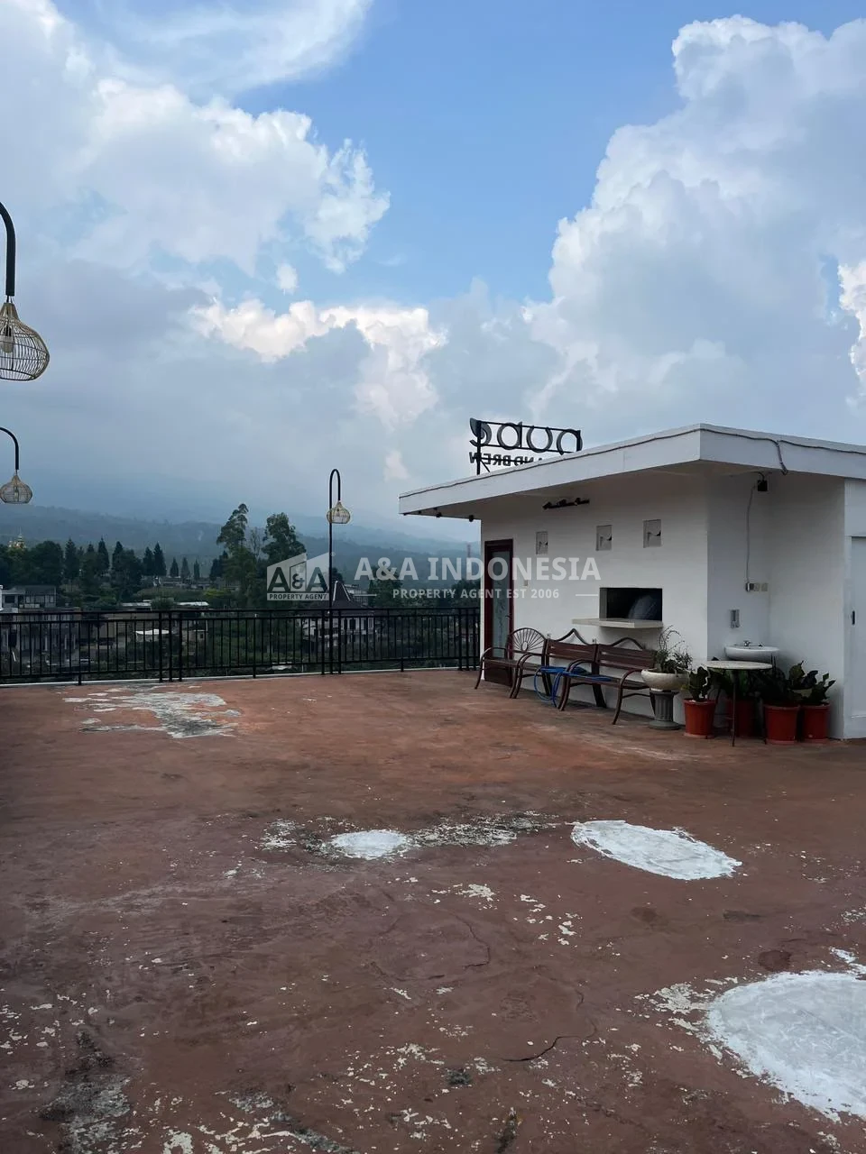 Cafe Premium Dijual di Kota Batu Jawa Timur, 3 Lantai, Fully Furnished & Masih Beroperasi - Thumbnail 8