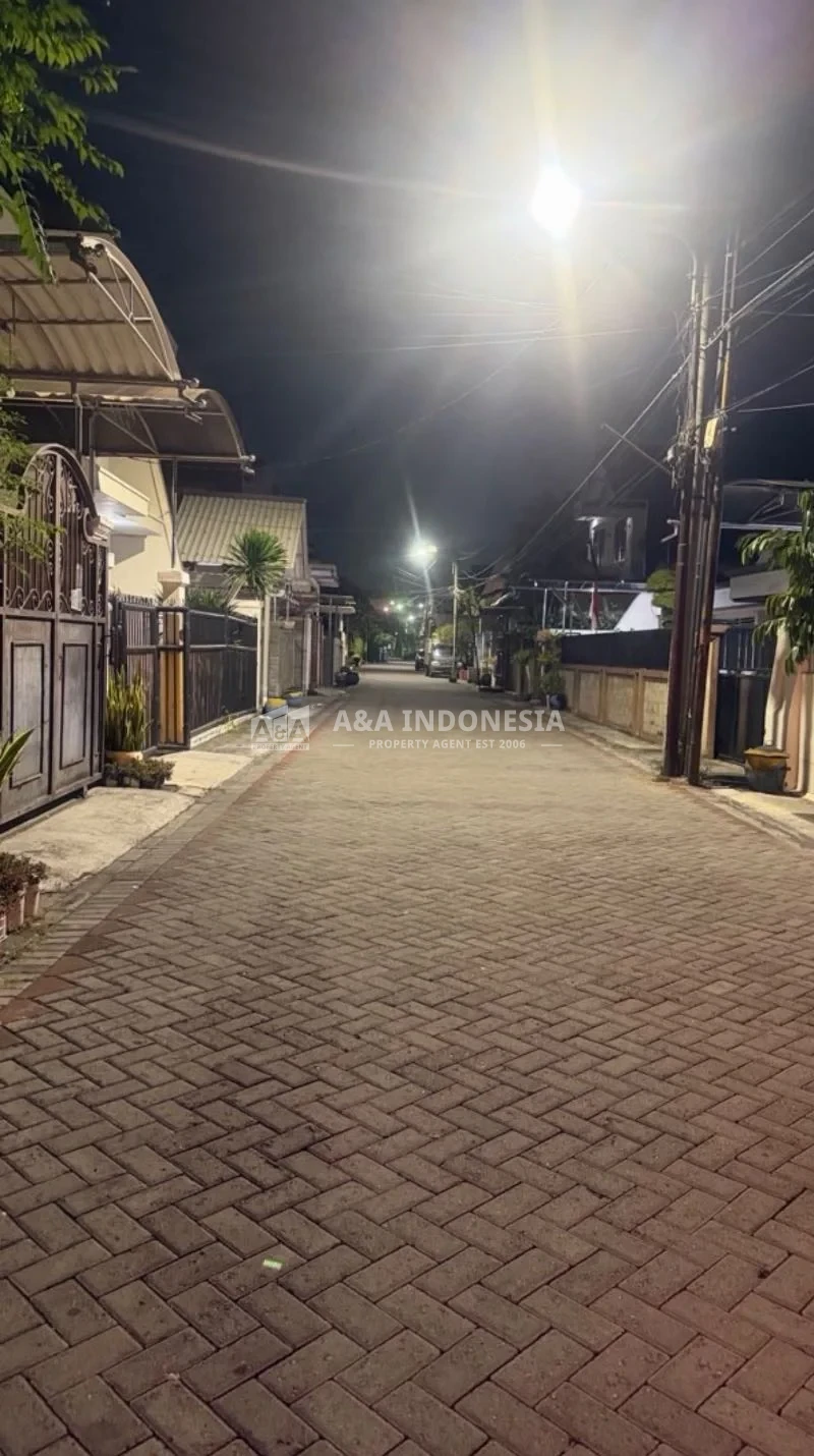 Rumah 2 Lantai Dijual Mojoklanggru Surabaya Timur — Luas 400m², SHM, 9 Kamar Tidur - Thumbnail 8