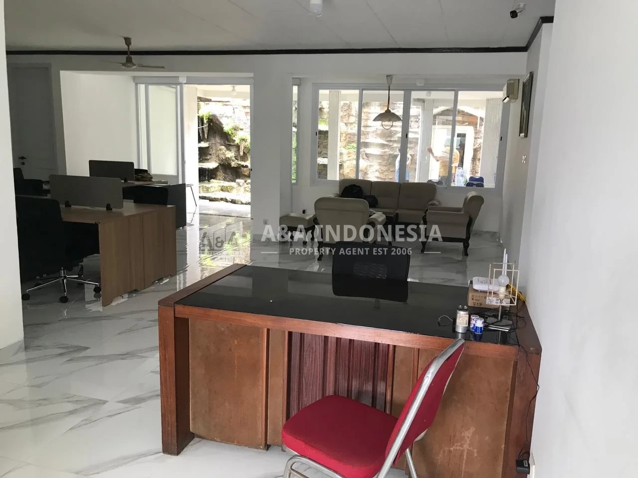 Disewakan Rumah Baru Renovasi Semi Furnish Siap Huni Darmo Harapan Surabaya Barat - Thumbnail 2