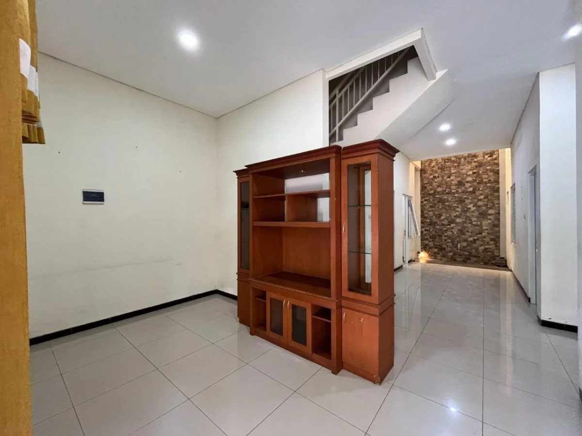 Dijual/Disewakan Rumah Siap Huni di Taman Puspa Raya Citraland Surabaya Barat - Thumbnail 2