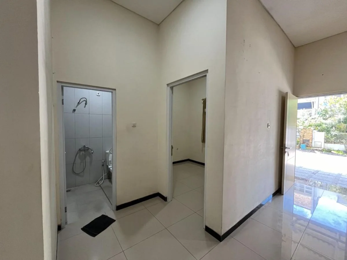 Dijual/Disewakan Rumah Siap Huni di Taman Puspa Raya Citraland Surabaya Barat - Thumbnail 8