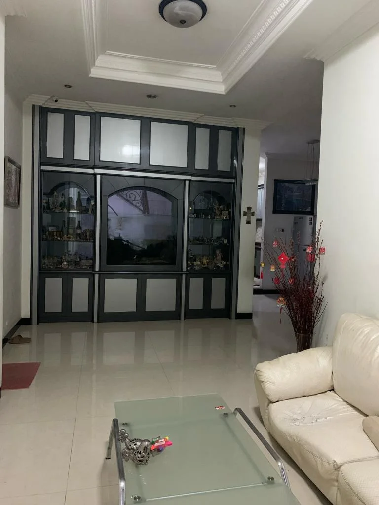 Dijual Rumah Bagus Strategis di Manyar Tirtoasri Wilayah Surabaya Timur
