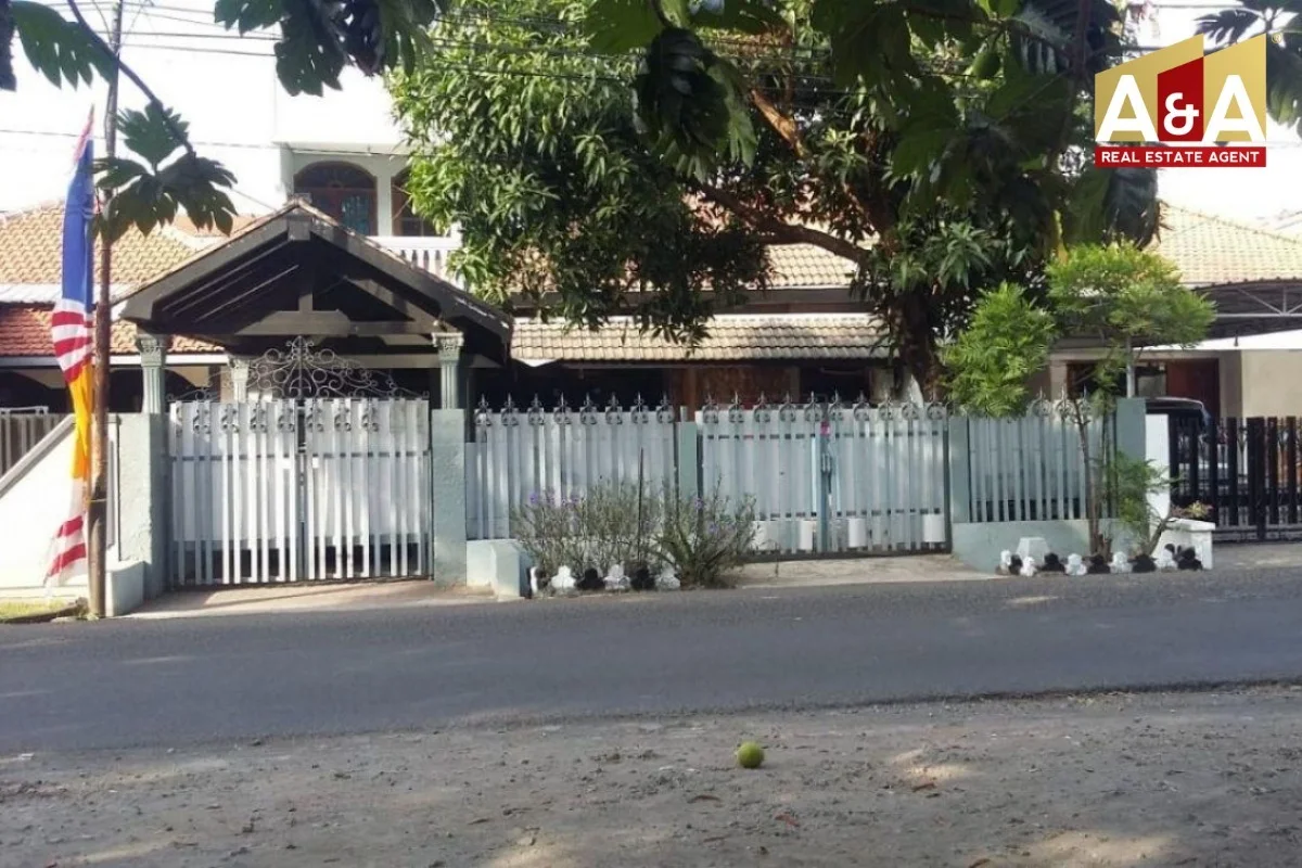 Dijual Rumah Asri dan Strategis Ketintang Surabaya Selatan