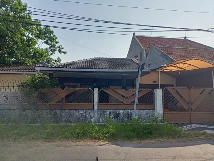 Dijual Rumah Bagus Siap Huni Wilayah Darmo Indah Sari Surabaya Barat