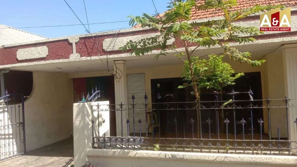 Dijual Rumah Siap Huni dan Strategis di Banyu Urip Kidul Surabaya Barat