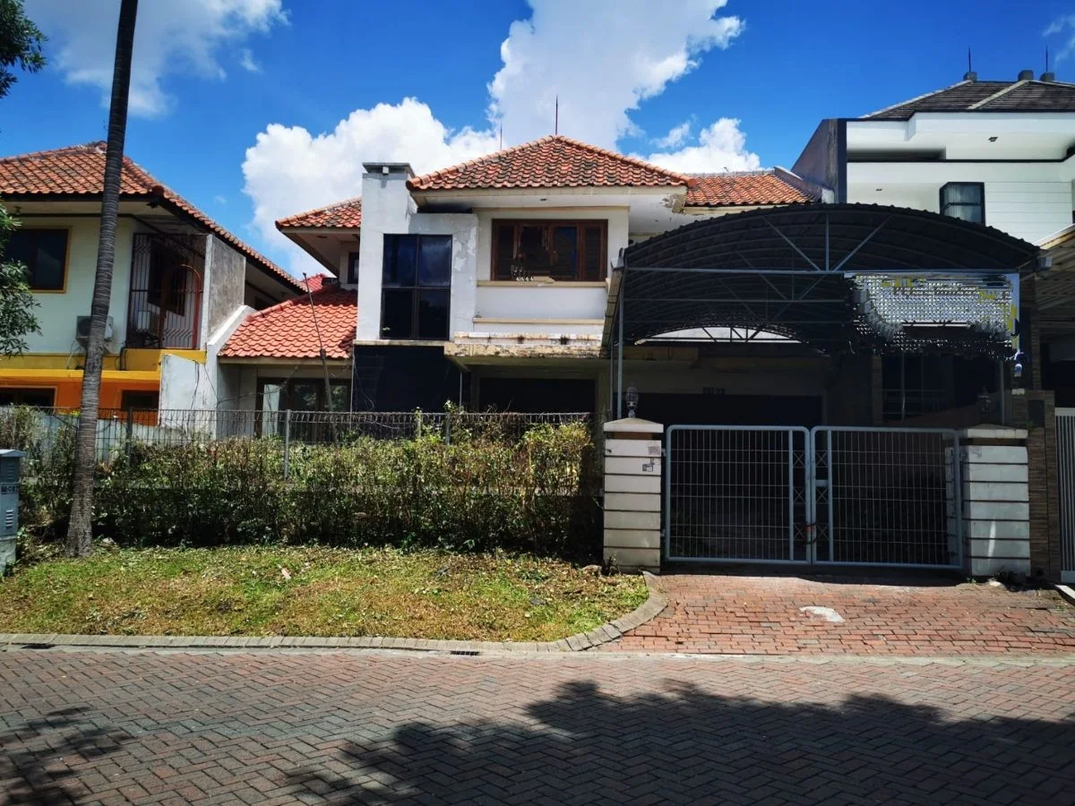 Dijual Rumah 6,9 M Siap Huni dan Strategis di Graha Family Surabaya Barat
