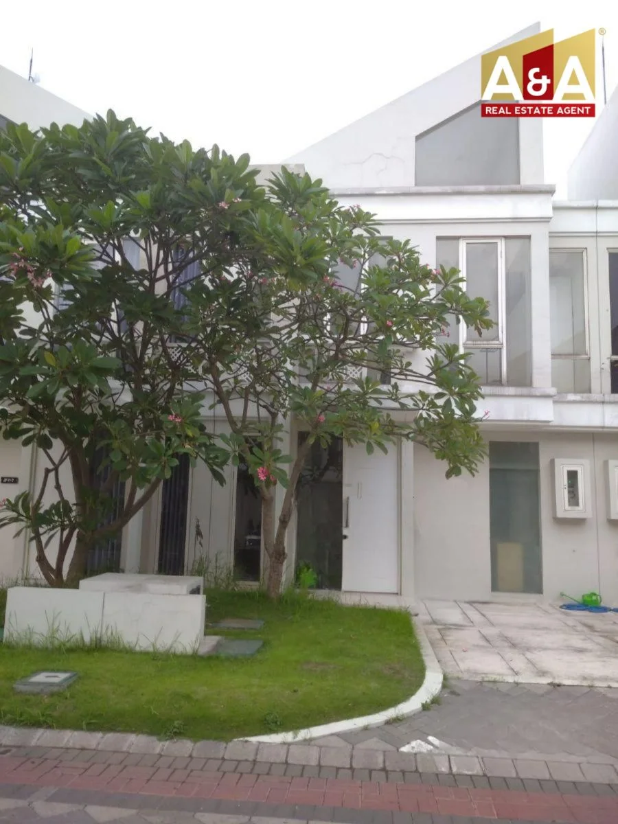 Dijual Rumah Bagus Nyaman Lokasi Grand Pakuwon Adelaide Surabaya Barat