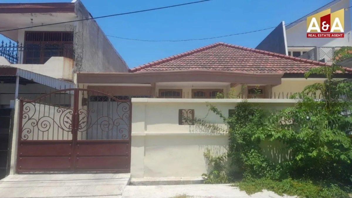 Dijual Rumah Asri dan Strategis di Kencana Sari Surabaya Barat