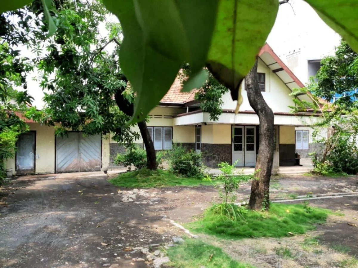 Dijual Rumah Strategis Hitung Tanah di Raya Mastrip Surabaya Selatan