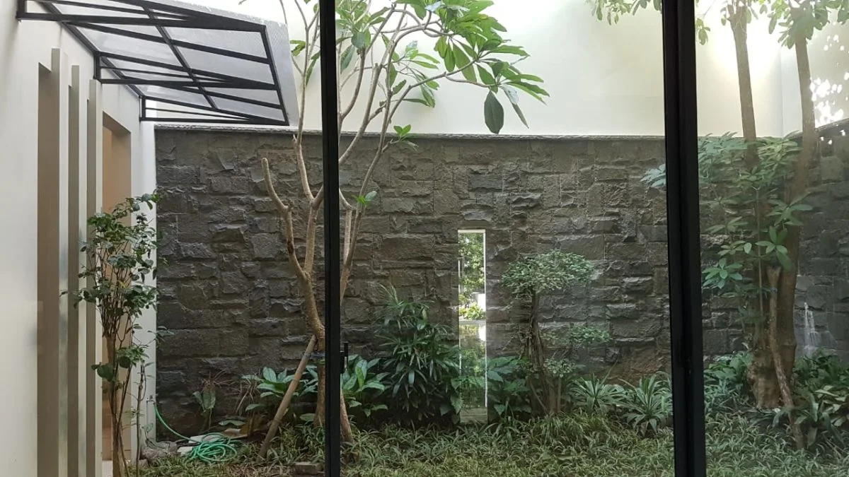 Disewakan Rumah Mewah dan Strategis di Graha Family Wilayah Surabaya Selatan - Thumbnail 3