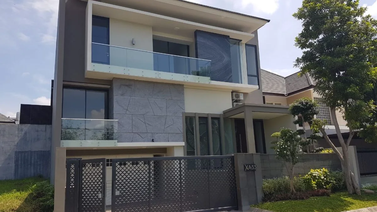Disewakan Rumah Mewah dan Strategis di Graha Family Wilayah Surabaya Selatan - Thumbnail 4