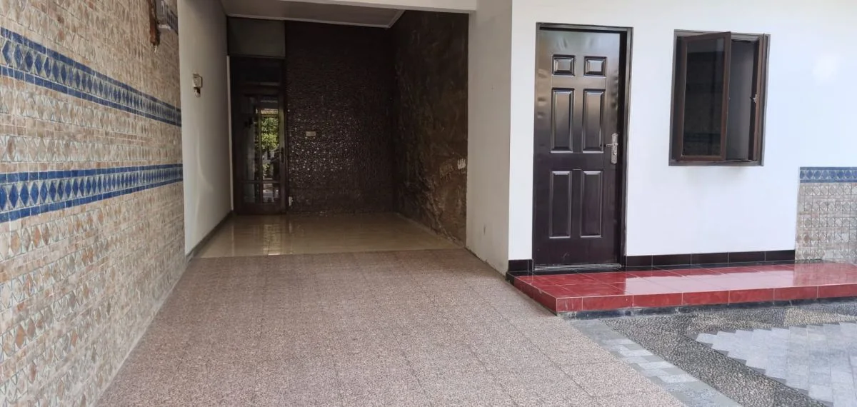 Dijual/Disewakan Rumah 1,5 Lantai Siap Huni dan Nyaman 5 KT di Dukuh Kupang Barat Surabaya Barat - Thumbnail 3