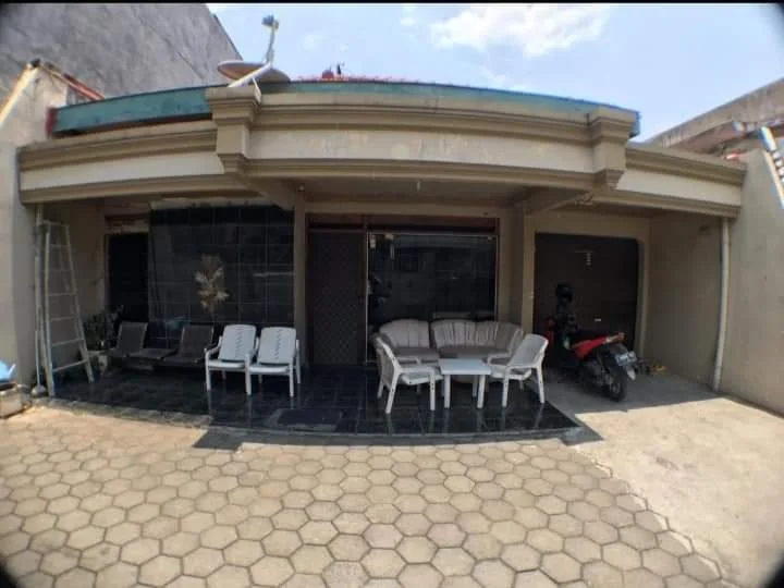 Dijual Rumah Strategis di Dukuh Kupang Timur Surabaya Barat