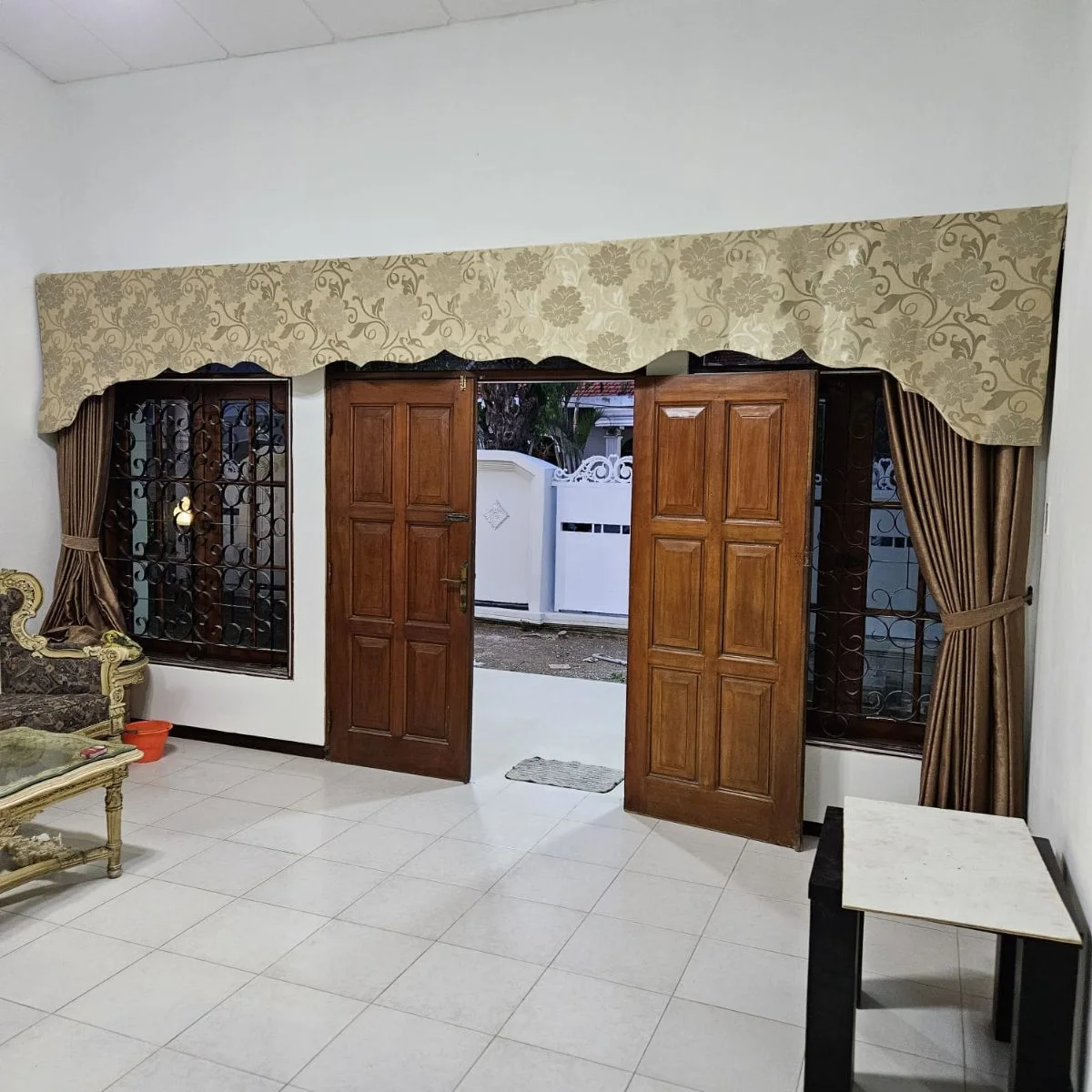 Disewakan Rumah Cantik Siap Huni Dharmahusada Indah Utara Surabaya Timur - Thumbnail 4