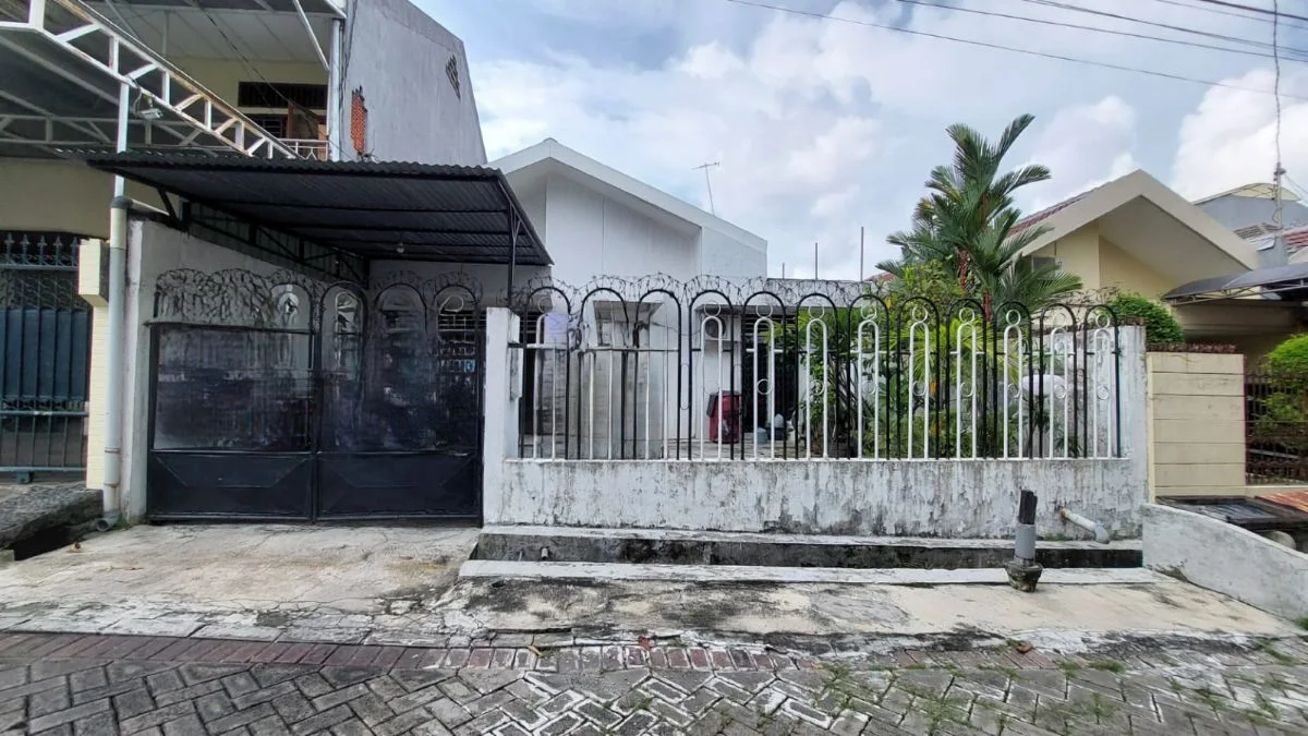 Dijual Rumah Siap Huni dan Strategis di Kris Kencana Wilayah Surabaya Barat