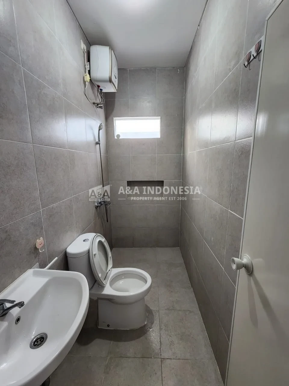 Dijual / Disewakan Rumah 2 Lantai Semi Furnished di Regency One Surabaya Timur - Thumbnail 5