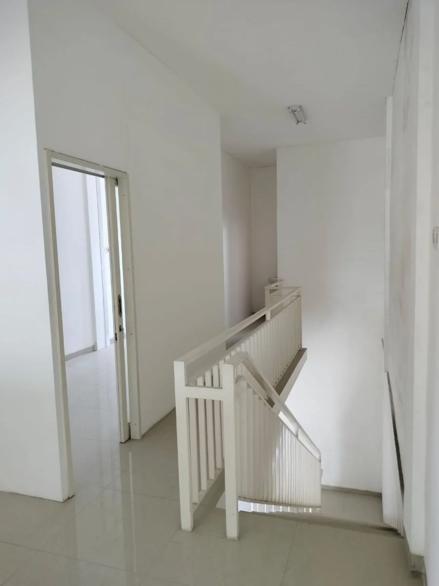 Disewakan Ruko Siap Huni Lokasi Strategis di Rungkut Madya Surabaya Timur - Thumbnail 3