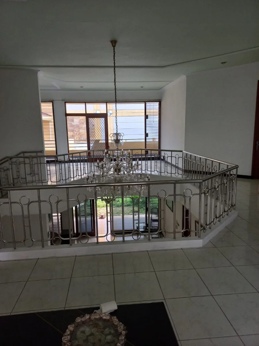 Disewakan Rumah Mewah Strategis dan Siap Huni di Dharmahusada Permai Surabaya Timur - Thumbnail 3