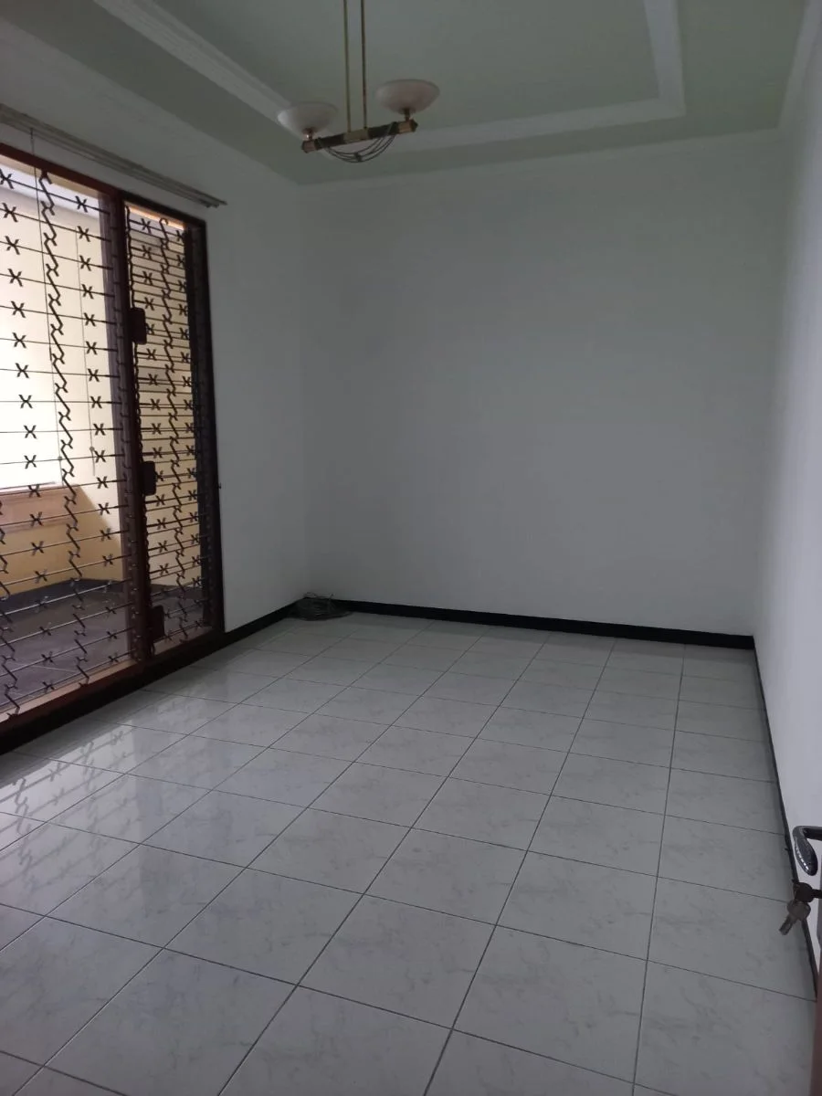 Disewakan Rumah Mewah Strategis dan Siap Huni di Dharmahusada Permai Surabaya Timur - Thumbnail 4