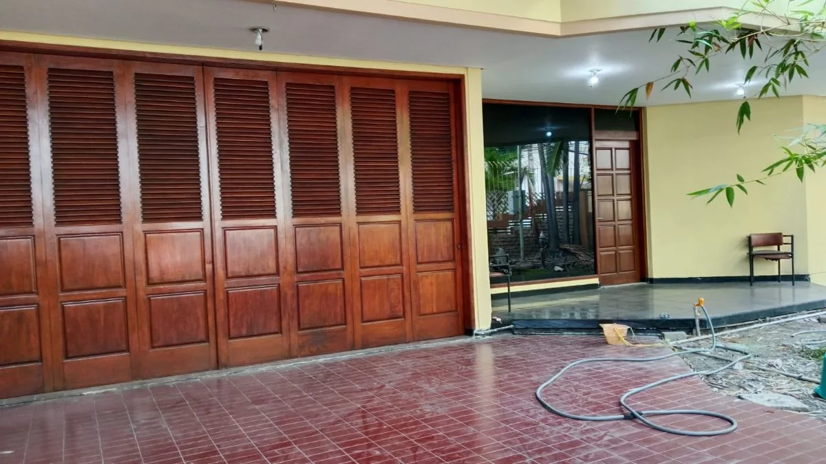 Disewakan Rumah Mewah Siap Huni dan Strategis di Dharmahusada Permai Surabaya Timur - Thumbnail 4