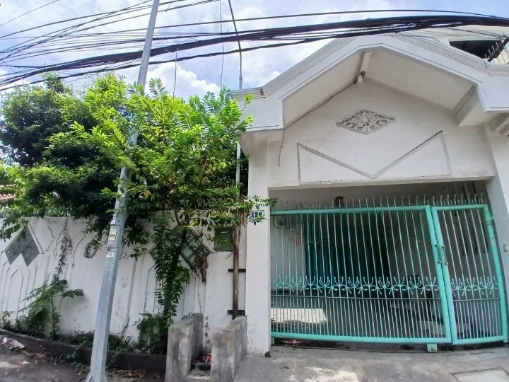 Disewakan Rumah Strategis di Kalibokor Selatan Surabaya Timur