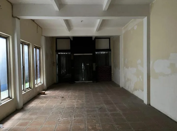 Dijual Gedung Strategis di Jalan Tidar, Surabaya Pusat
