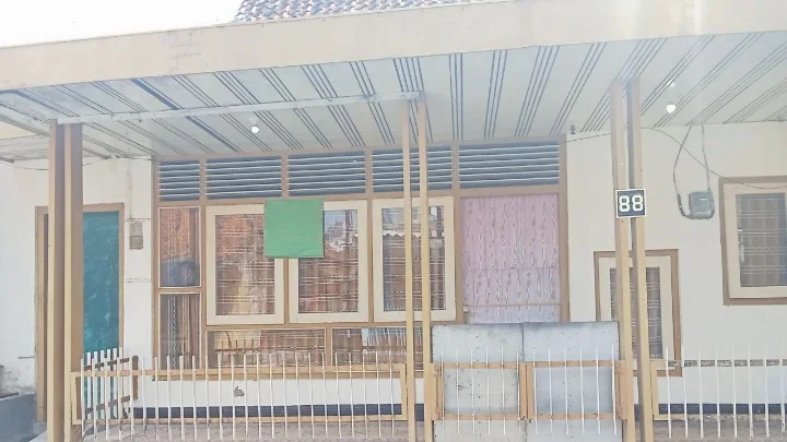 Disewakan Rumah Siap Huni 3 Kamar Tidur di Jalan Plampitan Surabaya Pusat