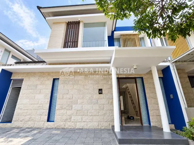 Disewakan Rumah Nyaman di Green Hill Citraland Utara Surabaya Barat