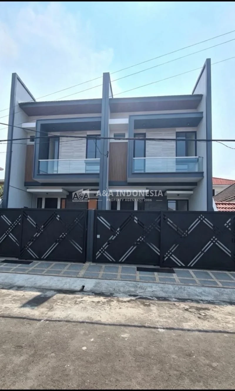 Dijual Rumah 2 Lantai Manyar Tirtoyoso Surabaya Timur 3+1 KT SHM Bisa KPR